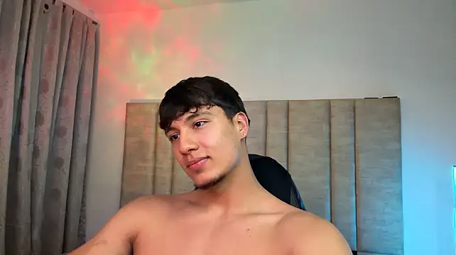 CHRIS_MORGAN1 Adlı Modelin Canlı XXX Sohbeti