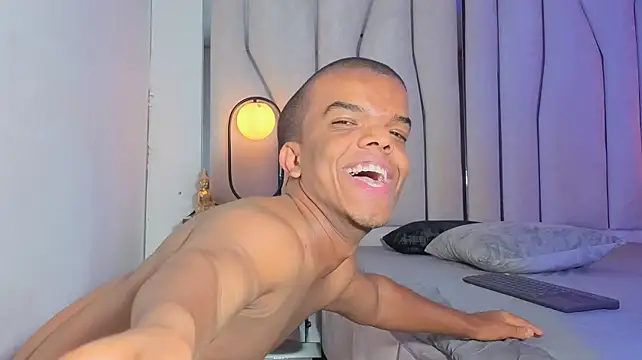 CHARLIE_WALKERR's Live XXX Chat