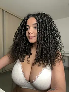 Curlyierr's Live XXX Chat