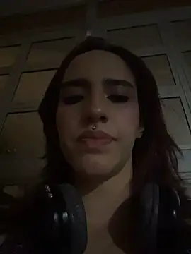 Chat +18 de Elodiee_Roussee ao vivo