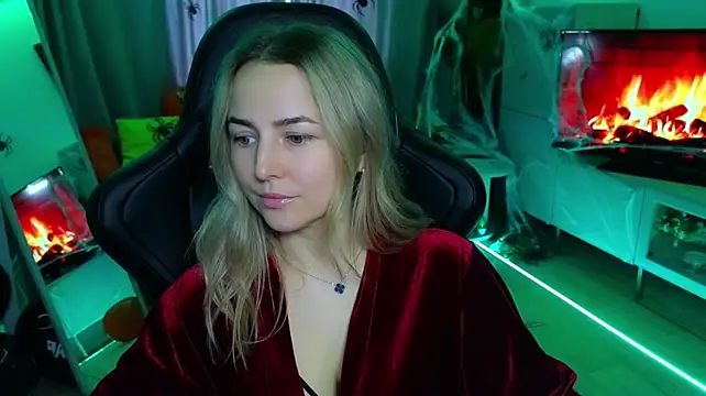Mira_Mermayd élő XXX-chatje