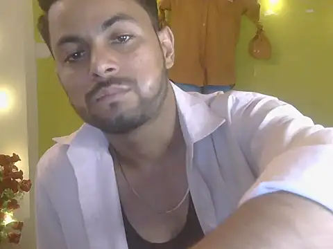 แชท XXX สดของ Stubborndesiboy