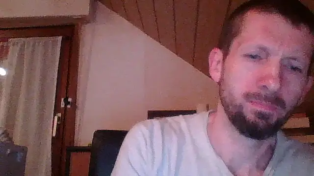 MuscleOtter élő XXX-chatje