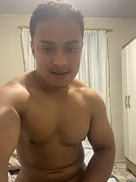 lourencoxtrem Show in webcam