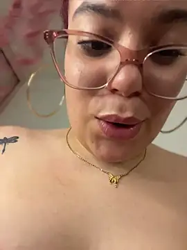 Leyah__ Chat XXX in diretta
