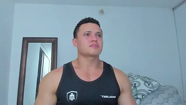 KingLevi01 élő XXX-chatje