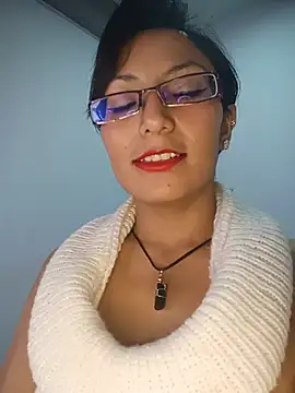 Chatroom XXX en direct de LucyCherry69