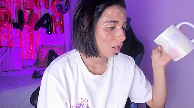 Emily_bruss Adlı Modelin Canlı XXX Sohbeti