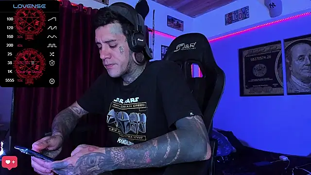 jhonny__ackerman XXX чат на живо