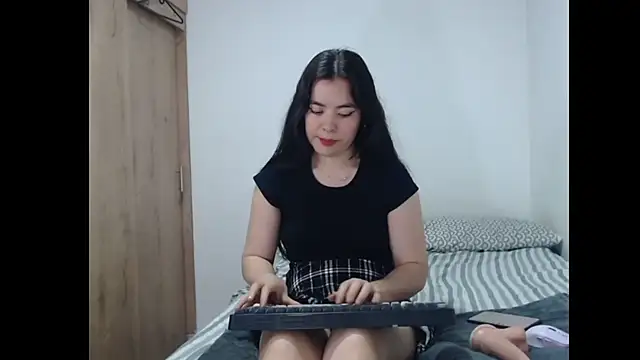 EloiseJun Adlı Modelin Canlı XXX Sohbeti
