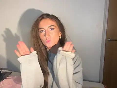 RosieLiorai Adlı Modelin Canlı XXX Sohbeti