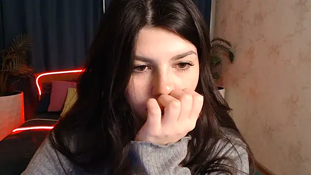 KisaModel Adlı Modelin Canlı XXX Sohbeti