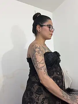Esmeralda_hairy Adlı Modelin Canlı XXX Sohbeti