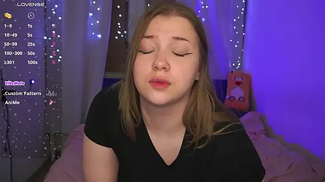CuteSharloti's Live XXX Chat
