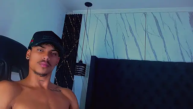 Angel_foxc13 élő XXX-chatje