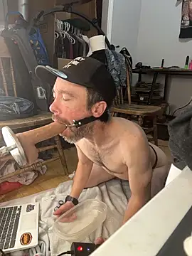 Mr-A-YourSlut's Live XXX Chat