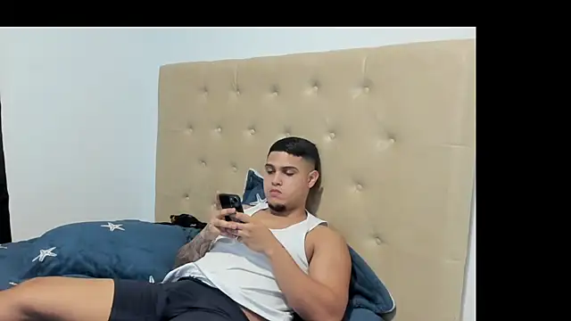 Chat XXX en directo de Latinboyco77