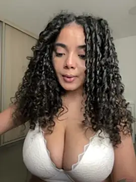 Chat +18 de Curlyierr ao vivo