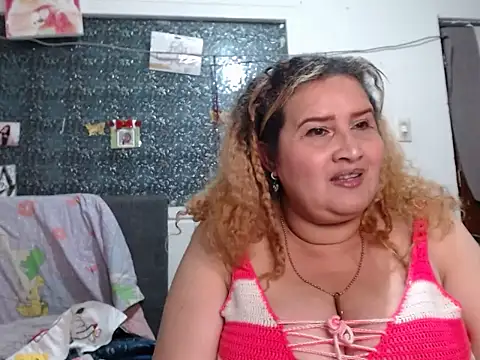 Perla1981--'s Live XXX Chat