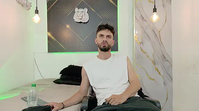 Онлайн чат XXX KingOfTemptation