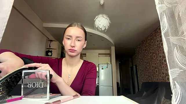 Pertunjukan Kamera Web ShelbaMitsuda