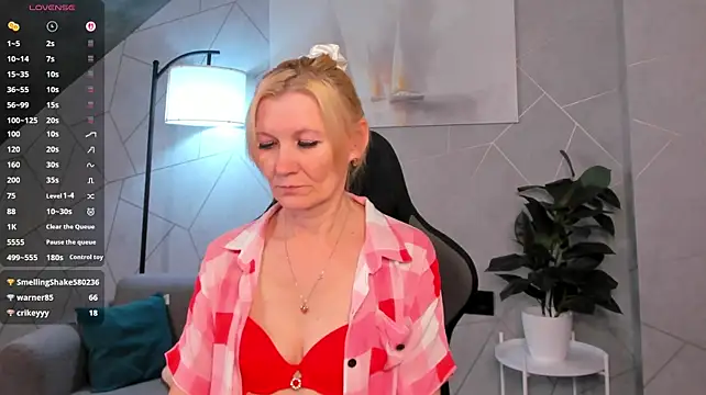 Julie_Lucas' Webcam Show