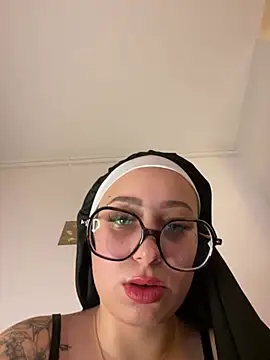 queenlo_xxx élő XXX-chatje