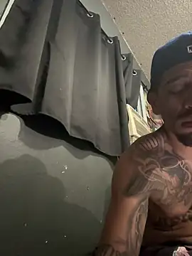 SstraightattedlilDCumz Show in webcam