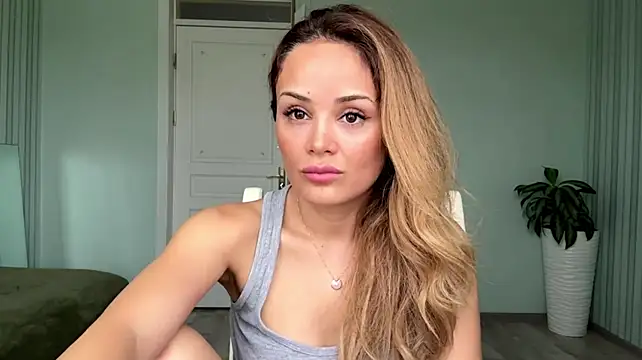 SayraPie's Live XXX Chat