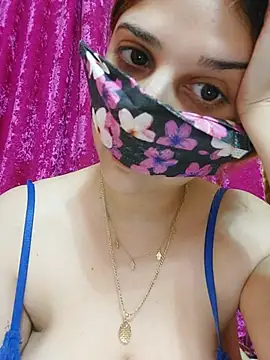 LOunNa-_Sexxy Adlı Modelin Canlı XXX Sohbeti