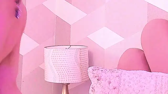 Pokazy przed kamerką – KylieMonnett