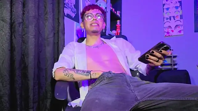MikeyKuro Live XXX-Chat