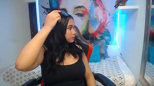 Chat +18 de valeria_martinez19 ao vivo