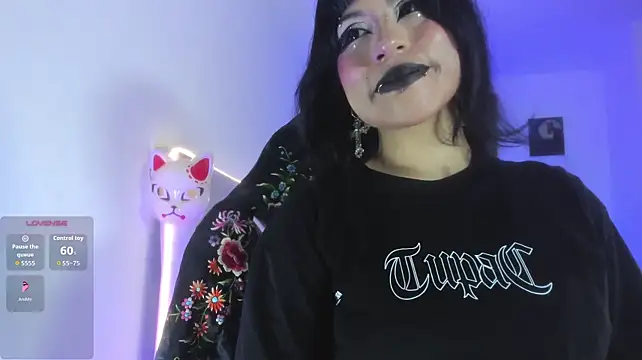 nicolet666lee লাইভ XXX চ্যাট