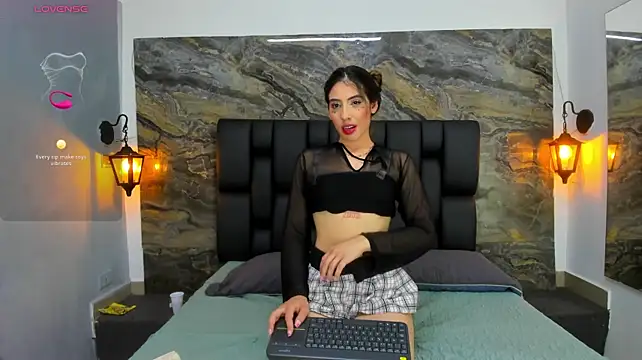 _Gold_strawberry's Live XXX Chat