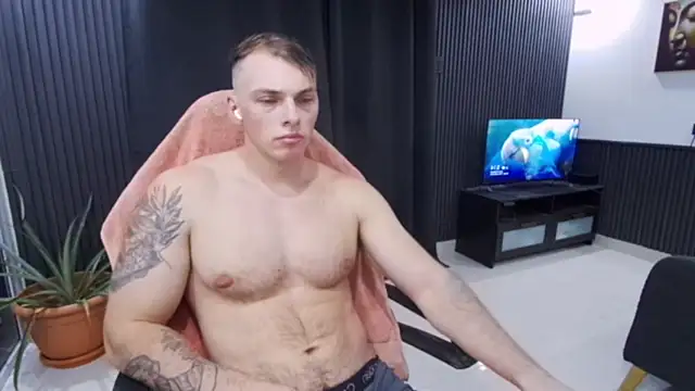 YourHotGreg Adlı Modelin Canlı XXX Sohbeti