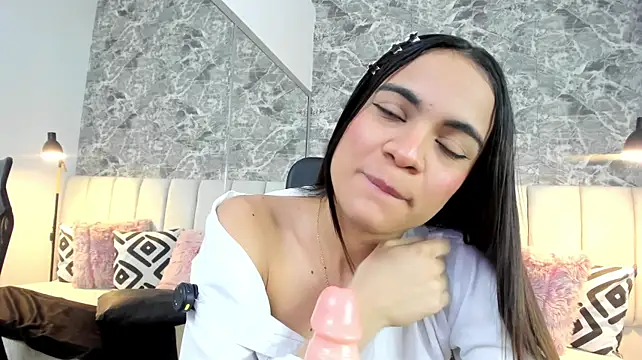 saly-beneth's Live XXX Chat