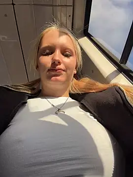 Elfi_InPublic Adlı Modelin Canlı XXX Sohbeti