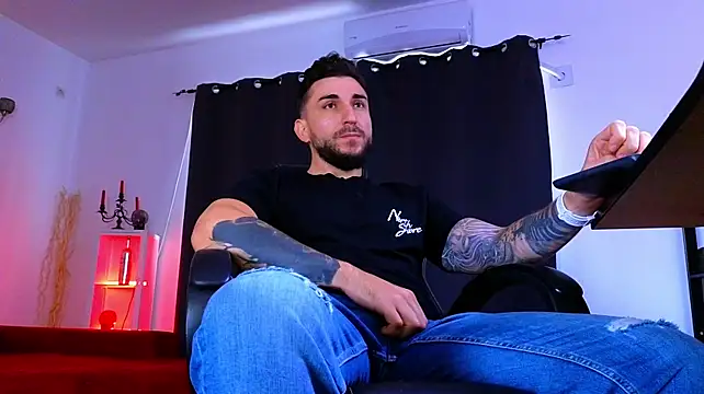 צ'אט XXX בשידור חי של MightyAaron66