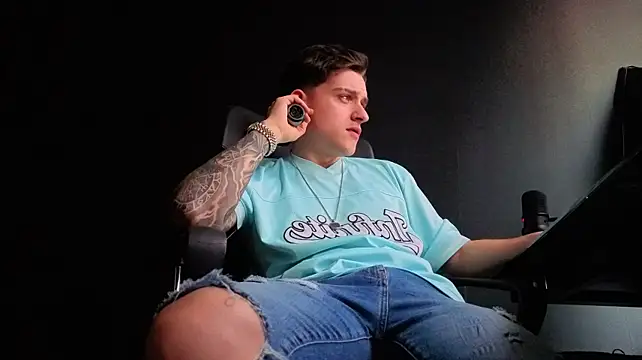 FelixStarkk লাইভ XXX চ্যাট