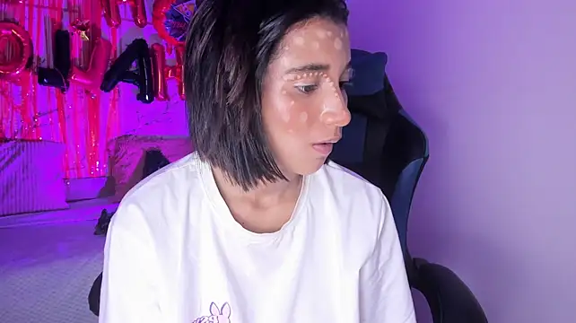 Emily_brussのライブXXXチャット