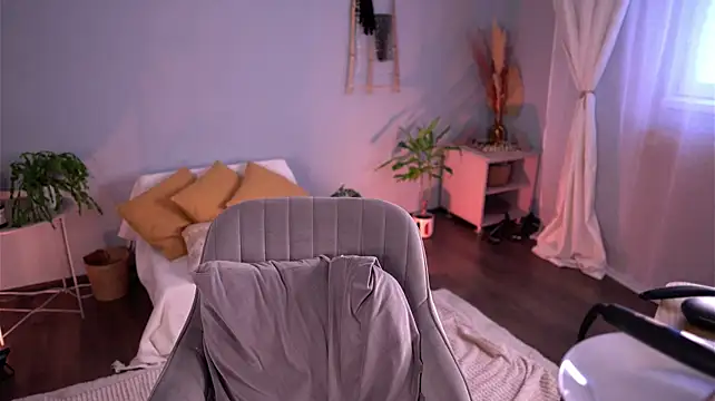 PureEllieX Adlı Modelin Canlı XXX Sohbeti