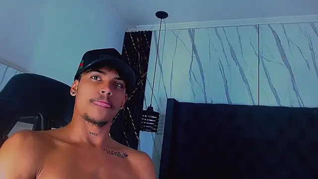 XXX chat uživo modela Angel_foxc13