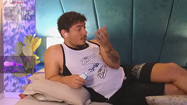 Chat +18 de OliverWyse ao vivo
