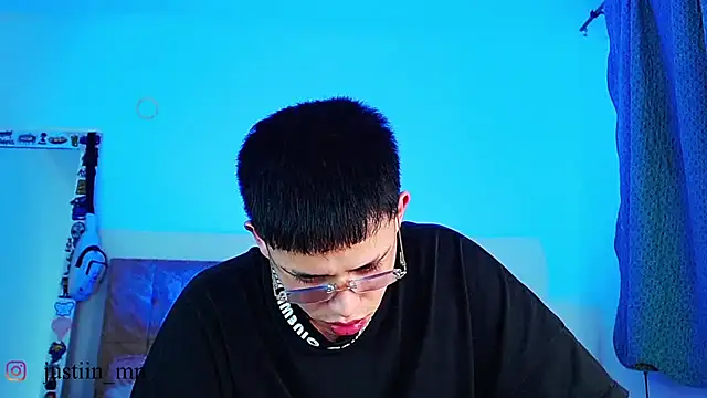 הופעת וובקאם של _justinmoon2