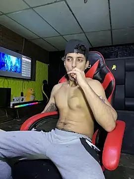 AlessandroAGT Adlı Modelin Web Kamerası Şovu