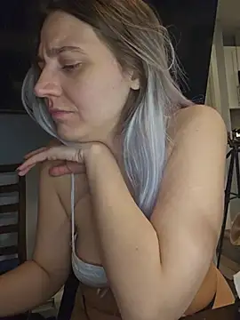 ScarletsWeb Adlı Modelin Canlı XXX Sohbeti