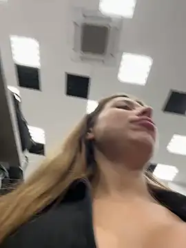 XXX chat uživo modela Jucie_Boom