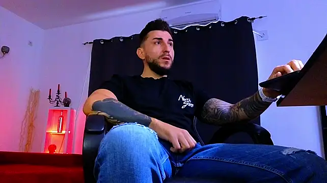 MightyAaron66 live XXX chat