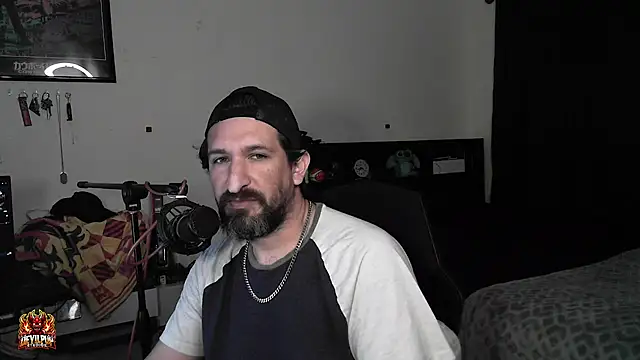 DevilPup75_ Show in webcam